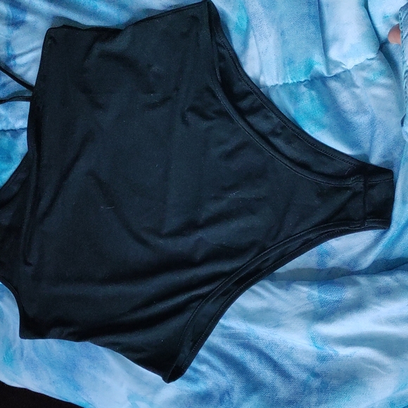 SheIn asymmetrical neck bodysuit - Picture 2 of 3